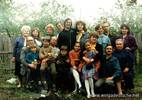 Семьи Эдуарда и Евгения Долотовых.В первом ряду слева направо: Евгений, у него на коленях - внучка Наташа;Эдуард, на коленях - внук Роман.Фото 1995 г.