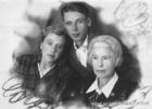 Владимир Брунович Кениг с женой Анной и своей матерью Терезией.г. Болохово Тульской области. Фото 1946 г.