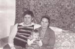 Мария Чернинская (урожд. Кремер) (№ 104) с сыном и внучкой.