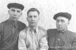 На фото: слева - Феоктистов, в середине - Дюжин, справа - Якоб Шрайнер.Котлас, тюрьма 1945-1955.