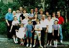 Семьи Эдуарда и Евгения Долотовых.В первом ряду третий справа - Эдуард, во втором ряду крайний слева - Евгений.Фото 1995 г.