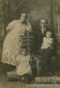 Александр Рихмайер с семьей.На фото: Александр Рихмайер, родной брат Адама Рихмайера,его жена Мария и их дети: Эрика и Ирина.