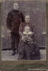 Jakob Spieker, 1892, (Vater Jakob) и Maria Beck, 1894, (Vater Jakob) со старшим сыном Эмануэлем.
Фото 1911 г.
