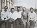 v.l.n.r. - Alexander Benzel, Bruno Stab, Rudolf Wagner (Musiklehrer),Viktor A.Glöckner (Mathematiklehrer), Propp.Hussenbach, ASSRdWD, 1941.