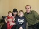 Я с сыном Сергеем и внуками Денисом и Кириллом. Фото 2010 г.
